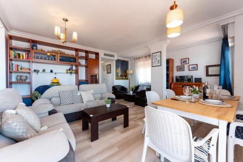 Malagasuite Seaside Penthouse with 2 Car Parking