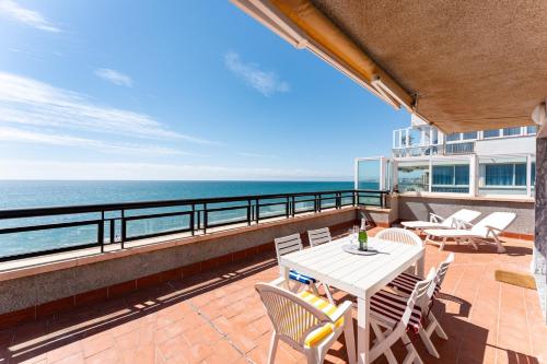 Malagasuite Seaside Penthouse with 2 Car Parking