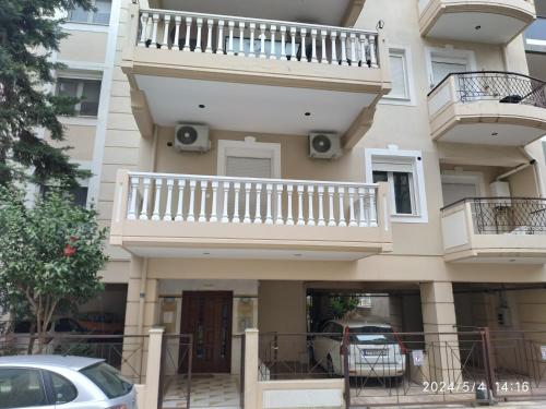 Μπαλκόνι ή βεράντα στο Μοντέρνο Δυάρι στο Κέντρο της Λάρισας