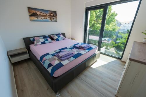 Postel nebo postele na pokoji v ubytování Three-Bedroom Premium Holiday Home Atmosfera with Private Pool&Sauna