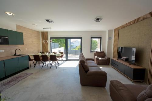 Three-Bedroom Premium Holiday Home Atmosfera with Private Pool&Sauna