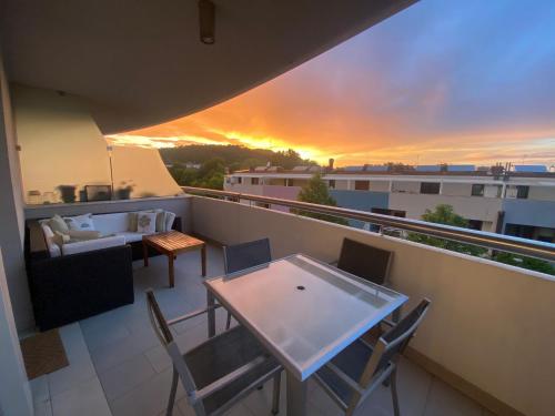 a balcony with a table and chairs and a sunset at Casa del Porto in Pesaro