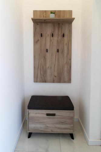 a wooden bench in a room with a mirror at Elite 1 in Požarevac