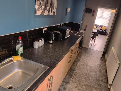 Kuchyň nebo kuchyňský kout v ubytování Anfield Accommodation