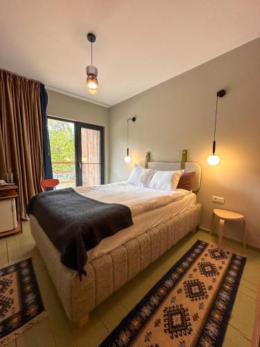 a bedroom with a large bed and a window at Pin Boutique Hotel in Dealu Frumos