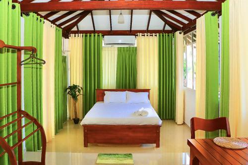Кровать или кровати в номере Sisara Lodge