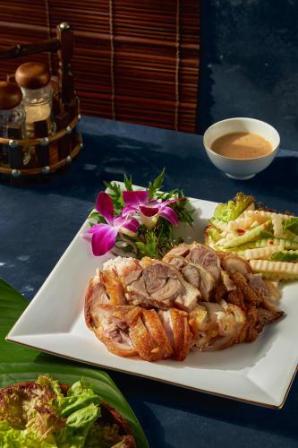 ホテルの敷地内または近くでの食事または食べ物