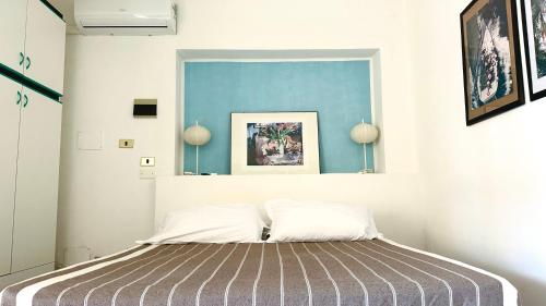 En eller flere senge i et værelse på Palme 1C - Marcelli, monolocale con giardino, Residence Le Palme