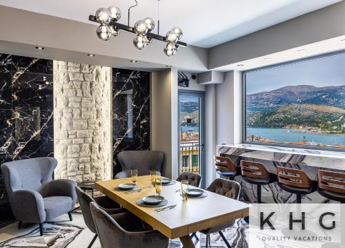 Designer's Penthouse, Top View! + car offer