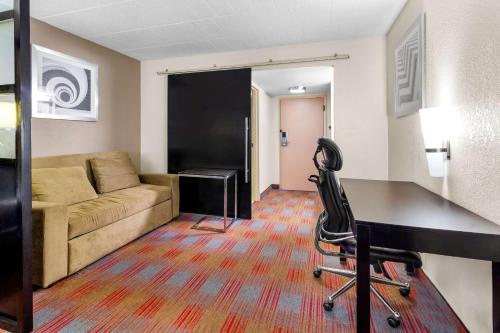 Posezení v ubytování Quality Inn & Suites Altoona