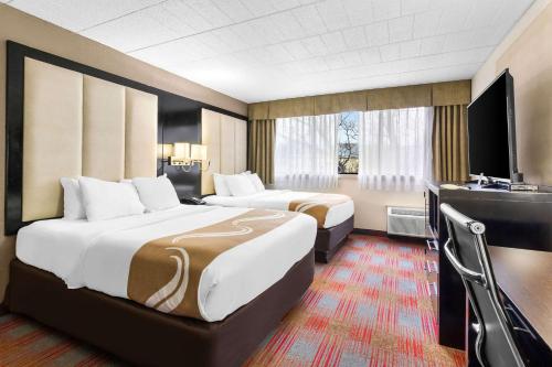 TV a/nebo společenská místnost v ubytování Quality Inn & Suites Altoona