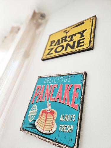 an old pancake sign hanging on a wall at Matteotti 46 - appartamento in centro a Binasco in Binasco