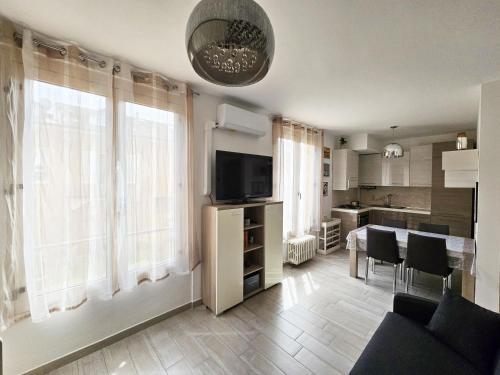 a living room with a television and a dining room at Matteotti 46 - appartamento in centro a Binasco in Binasco