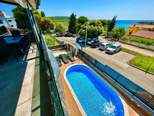 NIKO - big apartment with stunning sea view and pool