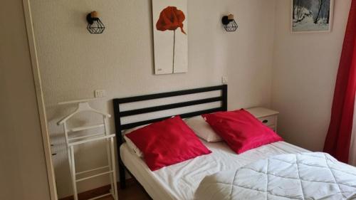 Postel nebo postele na pokoji v ubytování Gîte les écureuils au sein d'une propriété arborée