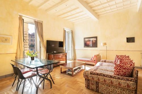 Farnese Designer Loft by Romeloft