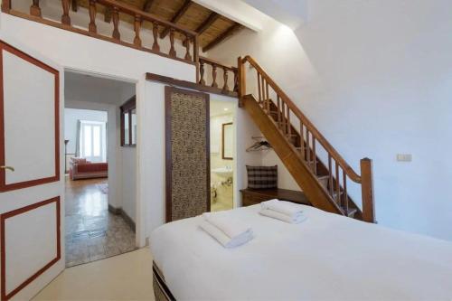 Farnese Designer Loft by Romeloft