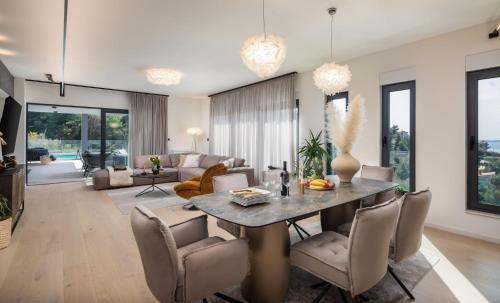 Luxury Villa Cosmopolitan with Pool