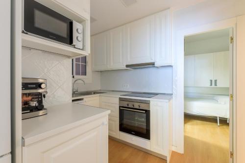 ApartEasy - Private terrace, 3 bedrooms, Eixample