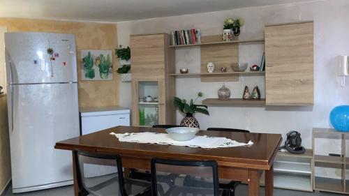 Kuchyň nebo kuchyňský kout v ubytování Villa SAGA Fontane Bianche Siracusa