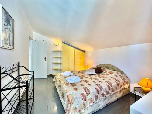 a bedroom with a bed in a room at Sun Rose Apartments Sveti Stefan in Sveti Stefan