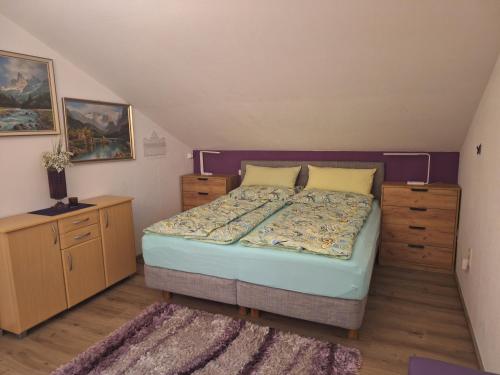 Postel nebo postele na pokoji v ubytování Ferienwohnung Schicker