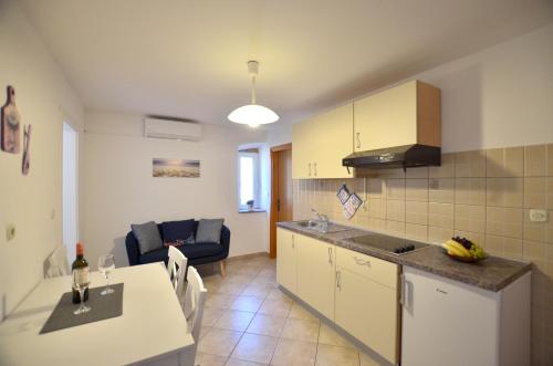 Kuchyň nebo kuchyňský kout v ubytování Apartments Percic