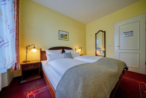 Cama o camas de una habitación en Hotel Seeblick Wismar