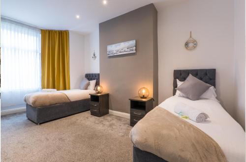 En eller flere senge i et værelse på Luke Stays - Westbrook, Darlington