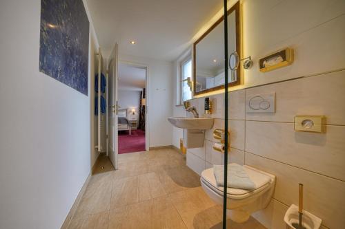 Un baño de Hotel Seeblick Wismar
