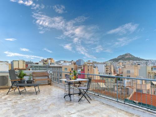 Top-Floor Studio in the Heart of Monastiraki