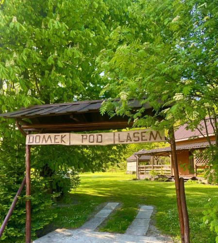 a sign that reads lunchpotpotpotpotpticpticoled tavern in a yard at Domek pod lasem in Lubycza Królewska