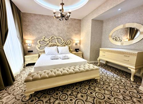 a bedroom with a large bed and a mirror at AQUA MARINN SPA&WELLNESS in Yalova
