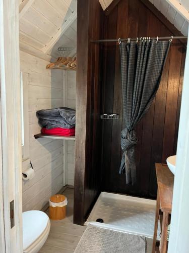 a bathroom with a shower in a tiny house at La Naomath - Maison d'hôtes, Hébergement insolite & Gîte in Bayeux