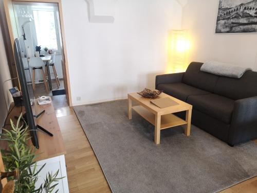 a living room with a couch and a coffee table at Gemütliche Ferienwohnung in Torgau