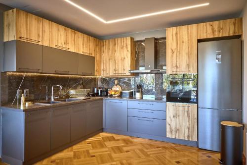 Acropolis Compass Residence
