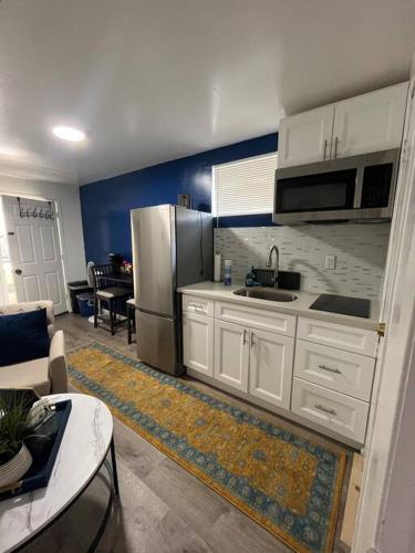 Dapur atau dapur kecil di Marvelous Modern apartment at perfect location