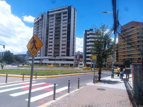 704 Suite frente La Carolina CC El Jardín Quito