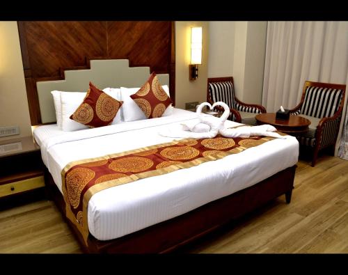 a bed in a hotel room with a large bed at raj Regent kurichy in Putuppalli