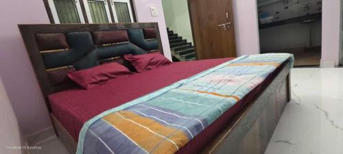 Una cama o camas en una habitación de Ram Bila paying guest house