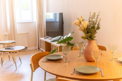 a dining room table with a vase of flowers on it at Ferienwohnung zur Burg in Stolpen