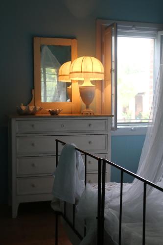 a bedroom with a dresser with a mirror and a lamp at BORGO GIUSTINIANI Mora Pero Melo in San Martino di Venezze
