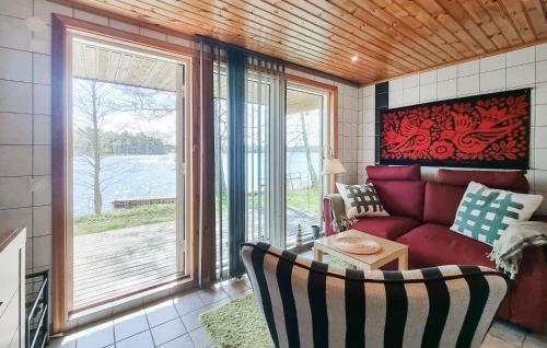 Χώρος καθιστικού στο Awesome Home In Gällstad With Sauna