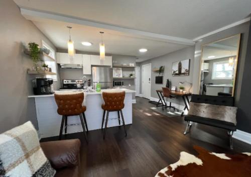 a kitchen and living room with a counter and chairs at Rustic Elegance & Style 1BR in London