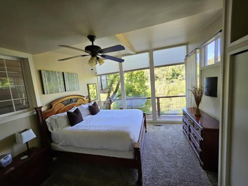Postel nebo postele na pokoji v ubytování River View Lodge