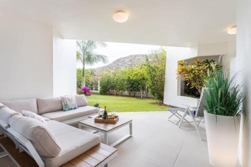 Garden Serenity Retreat And Workspace With Heated Pools And Gym