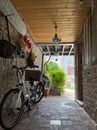 a couple of bikes parked under a wooden ceiling at Chambres chez l'habitant Capucine in Honfleur
