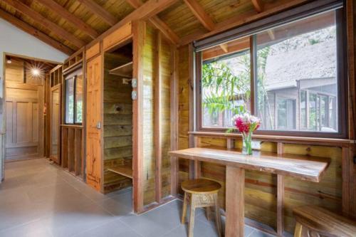 Φωτογραφία από το άλμπουμ του Luxury Villa plus 2 Cabins Rainforest Estate Natural Swim Pond στο Μπόκας ντελ Τόρο