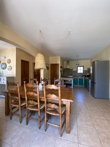 Dapur atau dapur kecil di Le petit cabanon en Provence