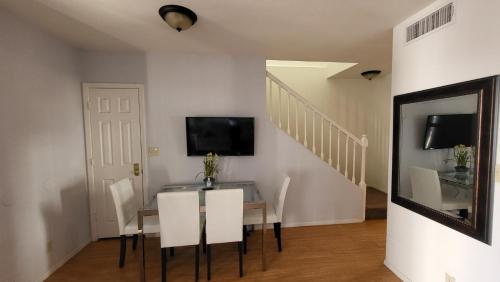 a dining room with a table and white chairs at U5 - Welcoming 2-Story 2 BR & 2 BA in DT PHX with pkg in Phoenix